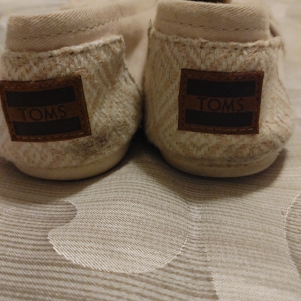 Toms - Picture 3 of 3